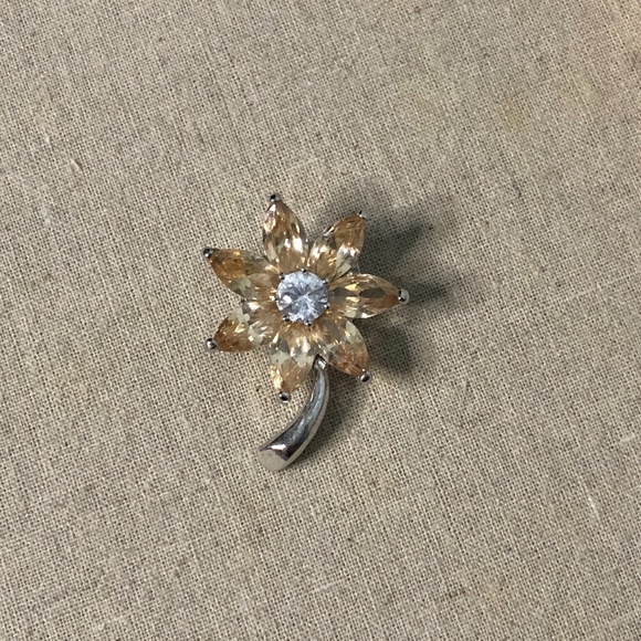 Flower Pin - Picture 1 of 1